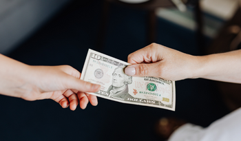 Aussie Intern Doctor Donating Half His Pay! 