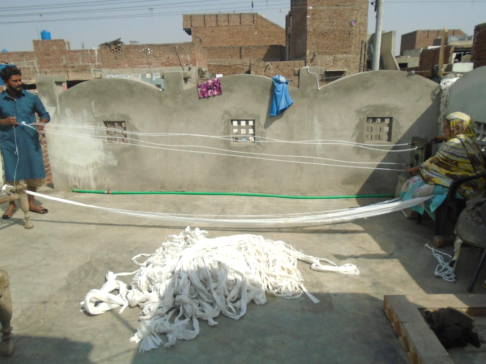 Yarn knitting (Waan Bunai)