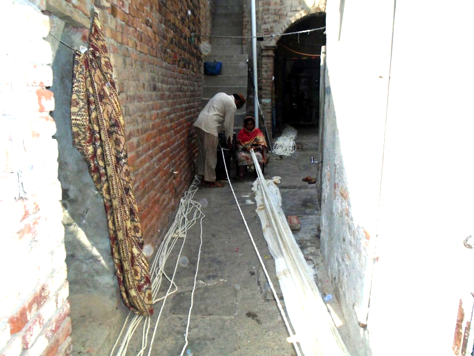 Yarn knitting (Waan Bunai)