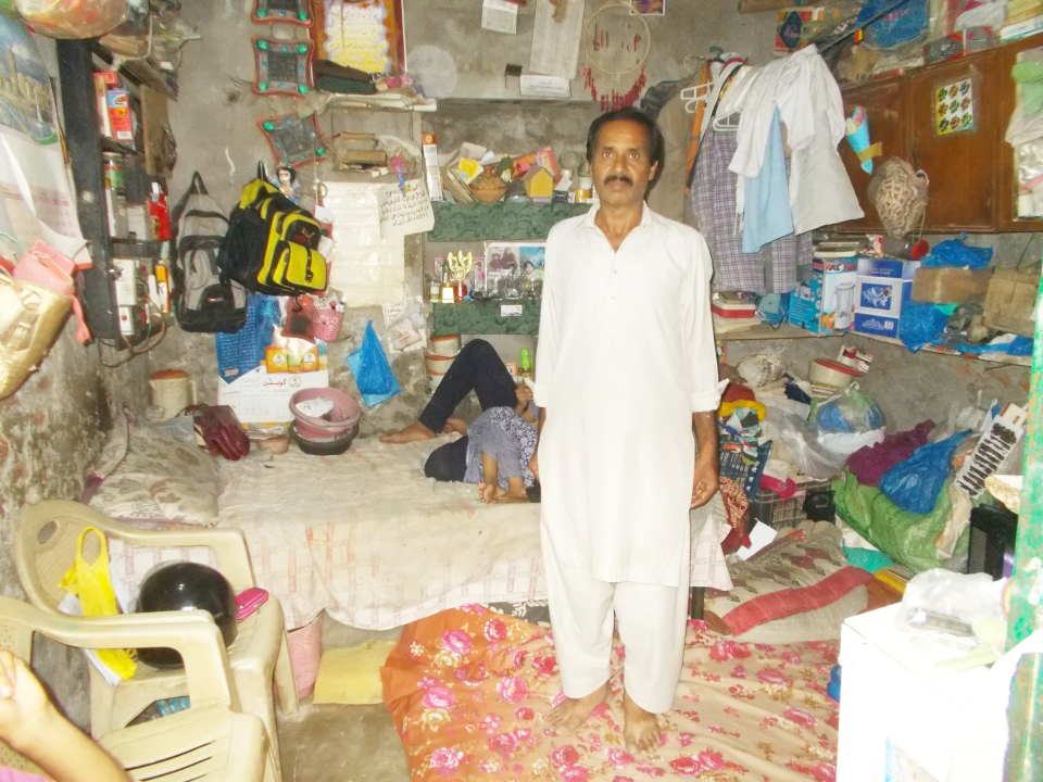 Spices Packing and Selling 