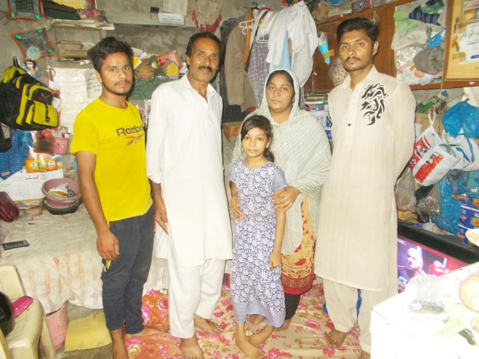 Spices Packing and Selling 