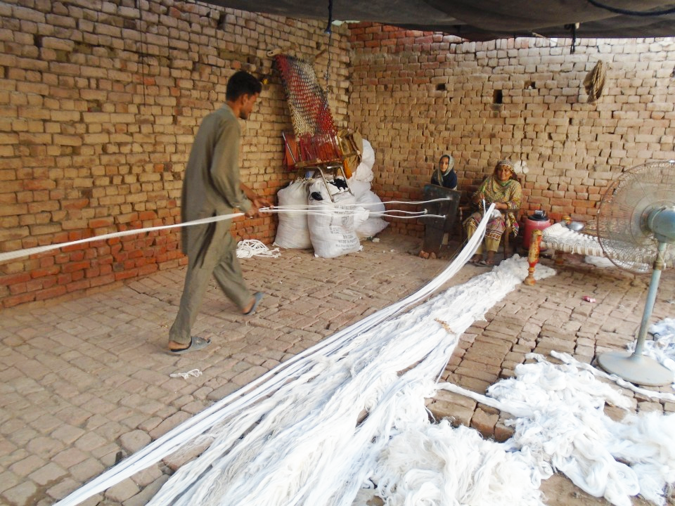 Yarn knitting ( Waan Bunai)