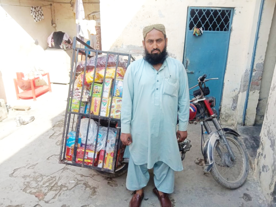 Grocery item salesman