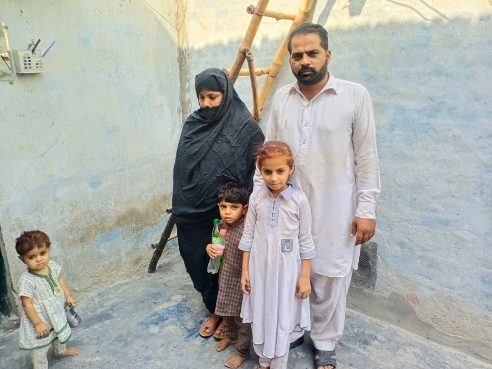 Crockery And Jewellery Salesman