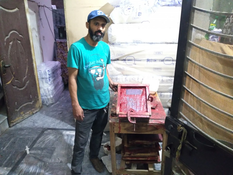 Disposable item Seller 