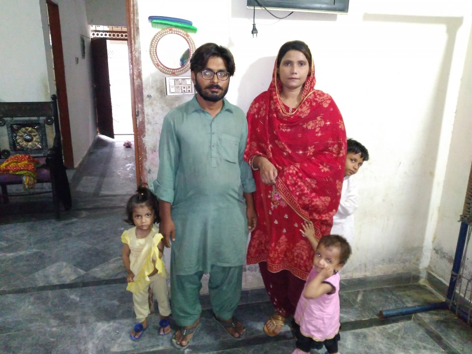 Mirror Crockery seller
