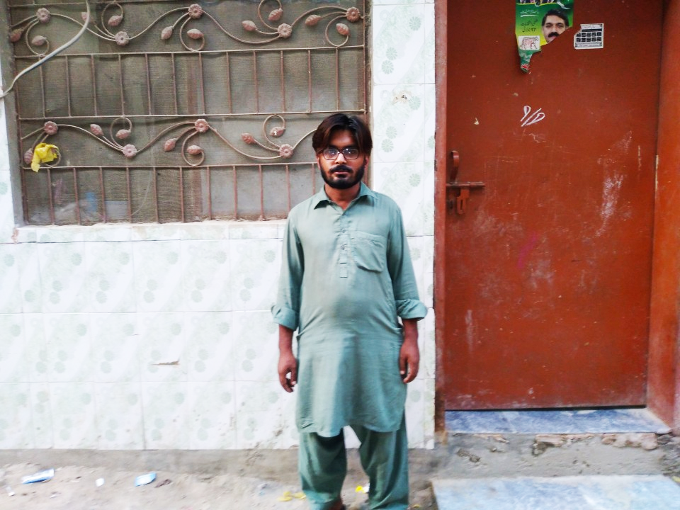Mirror Crockery seller