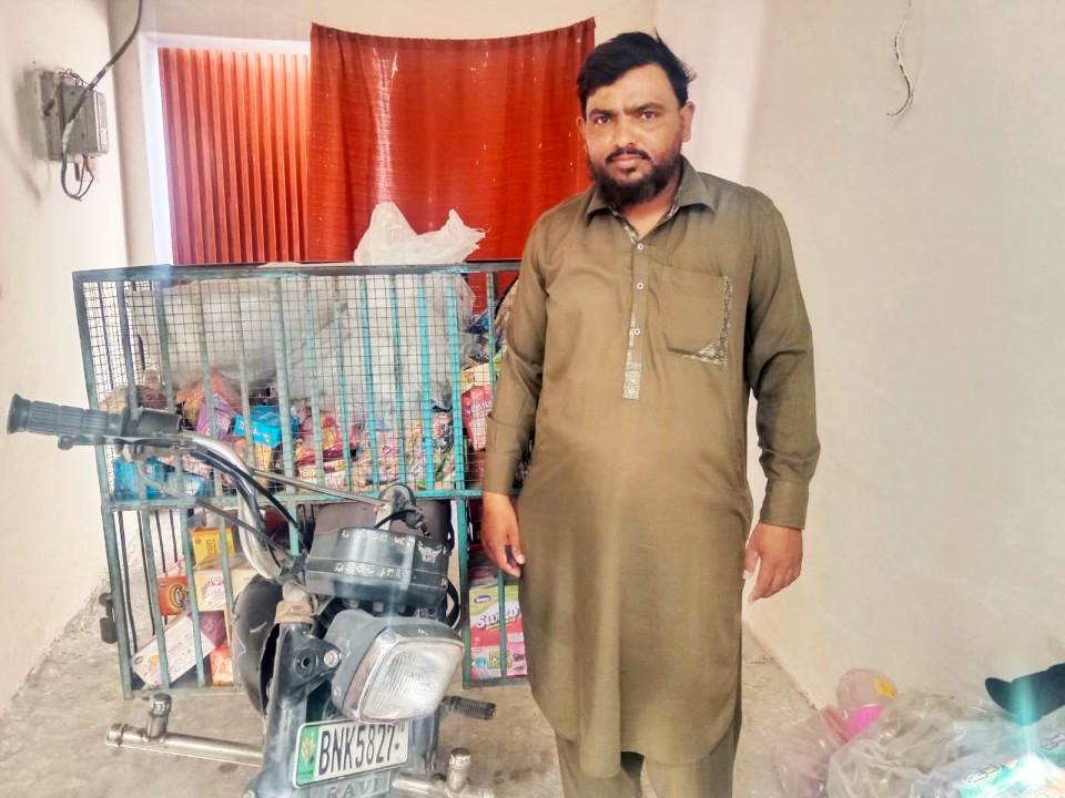  Grocery item Salesman