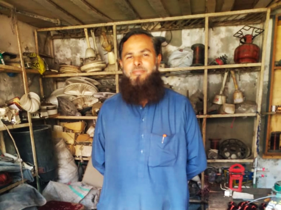 Electrician repairing 