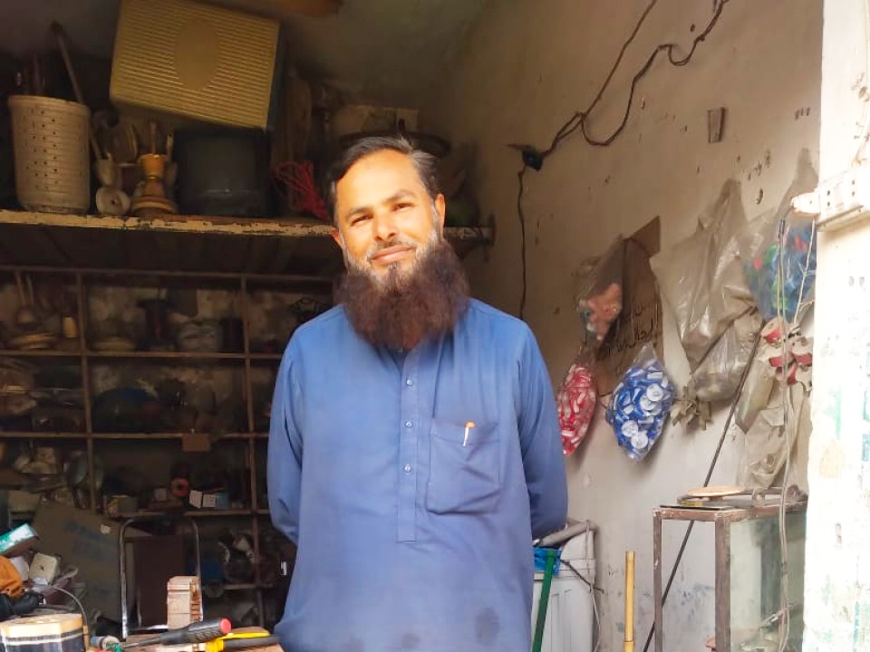 Electrician repairing 