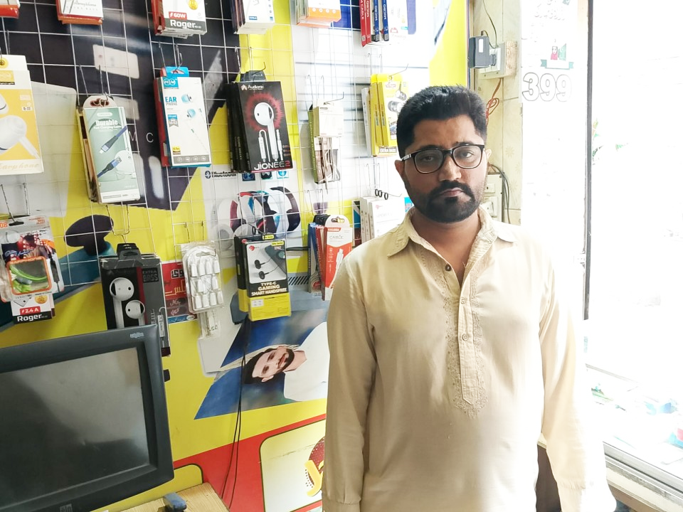 Mobile accessory shop 