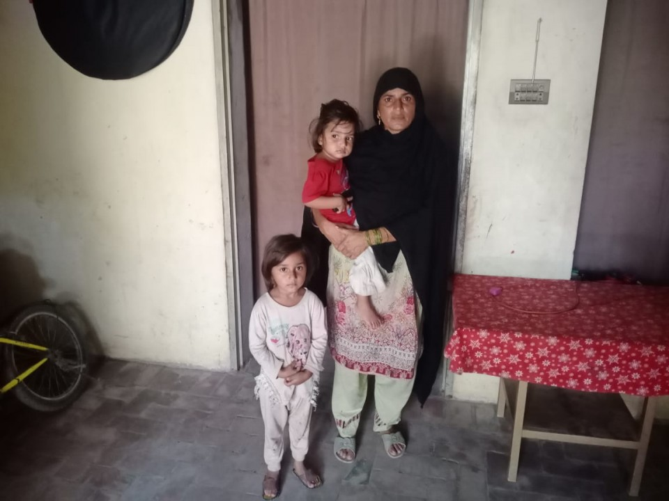 Razia Bibi requires [loan_amount] to purchase anim