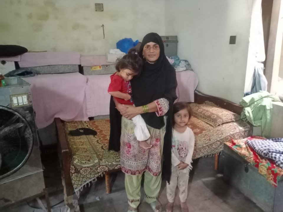 Razia Bibi requires [loan_amount] to purchase anim