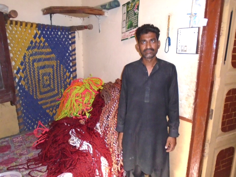 Yarn knitting (Waan Bunai)