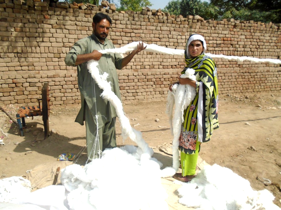 Yarn knitting (Waan Bunai)