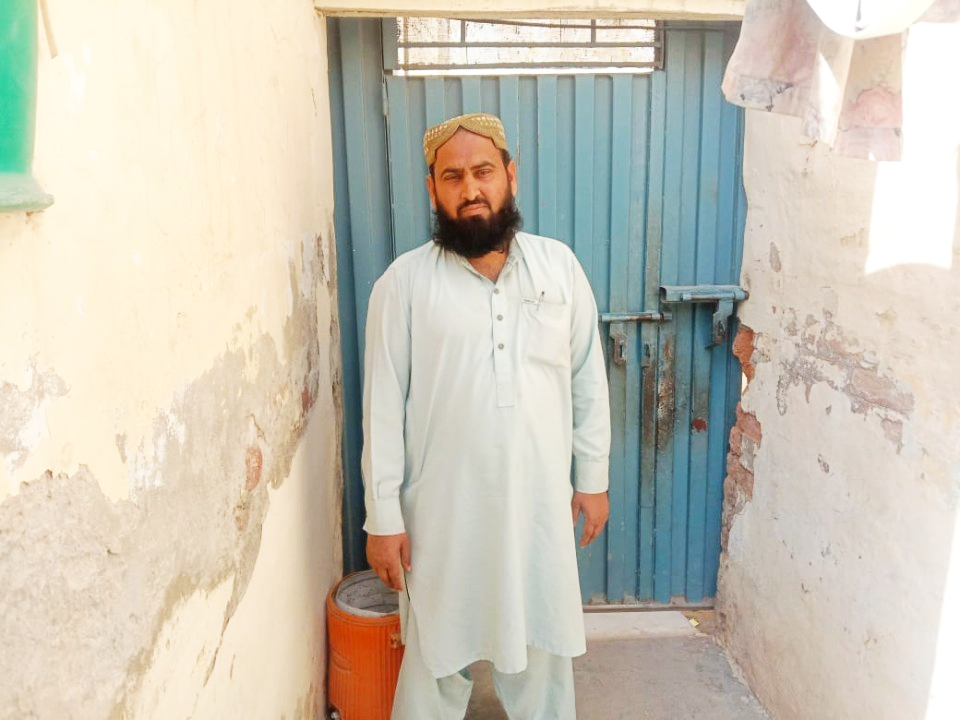 Grocery item salesman