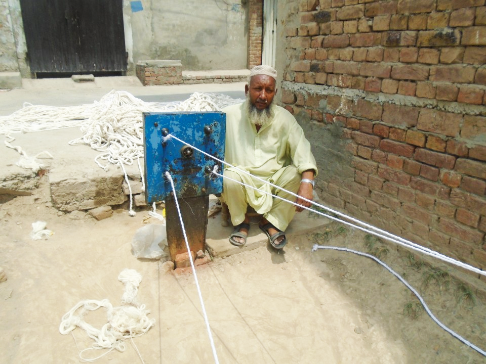 Yarn Knitting (Waan Bunai)