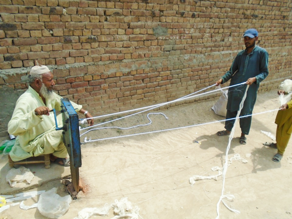 Yarn Knitting (Waan Bunai)