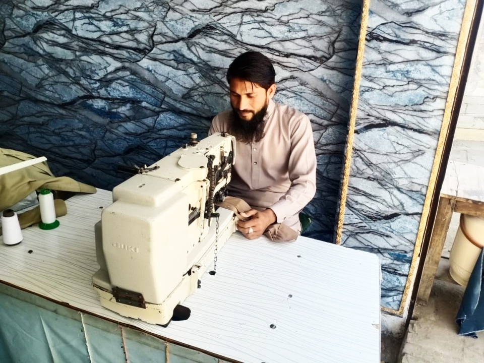 Laces and Buttons Selling Business