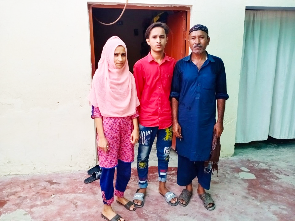 Button & Lace Salesman