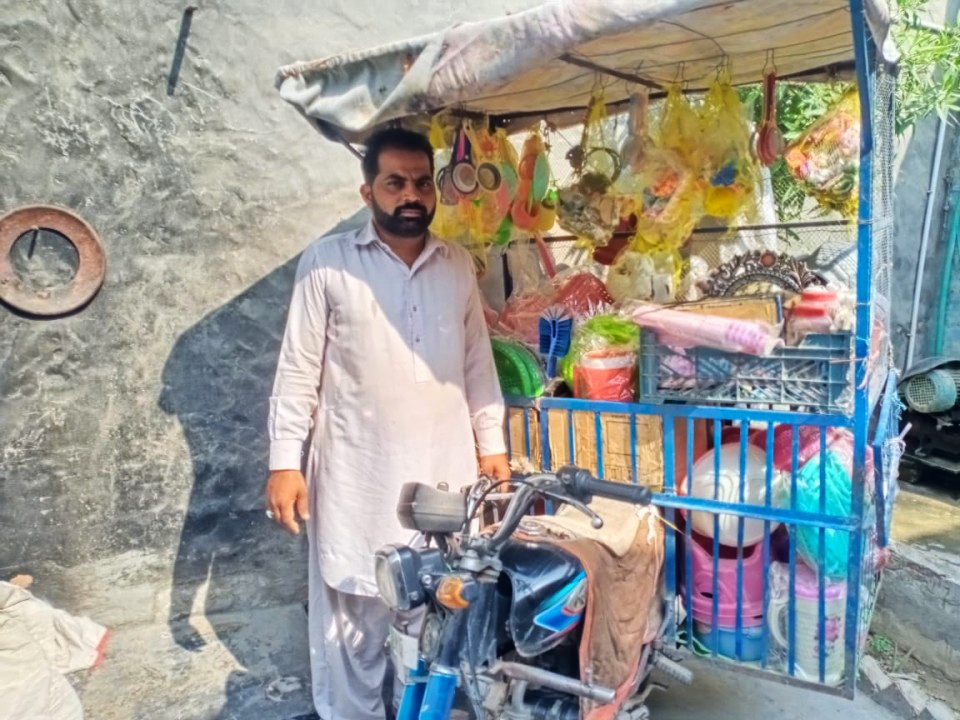 Crockery And Jewellery Salesman