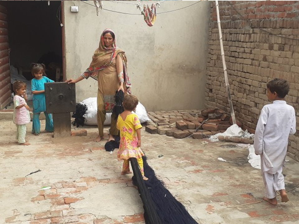 Yarn Knitting (Waan Bunai)