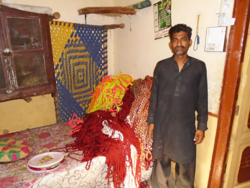 Yarn Knitting (Waan Bunai)