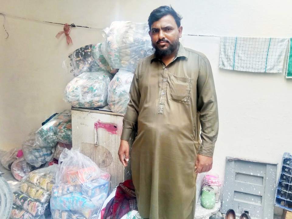  Grocery item Salesman