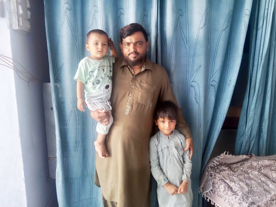  Grocery item Salesman