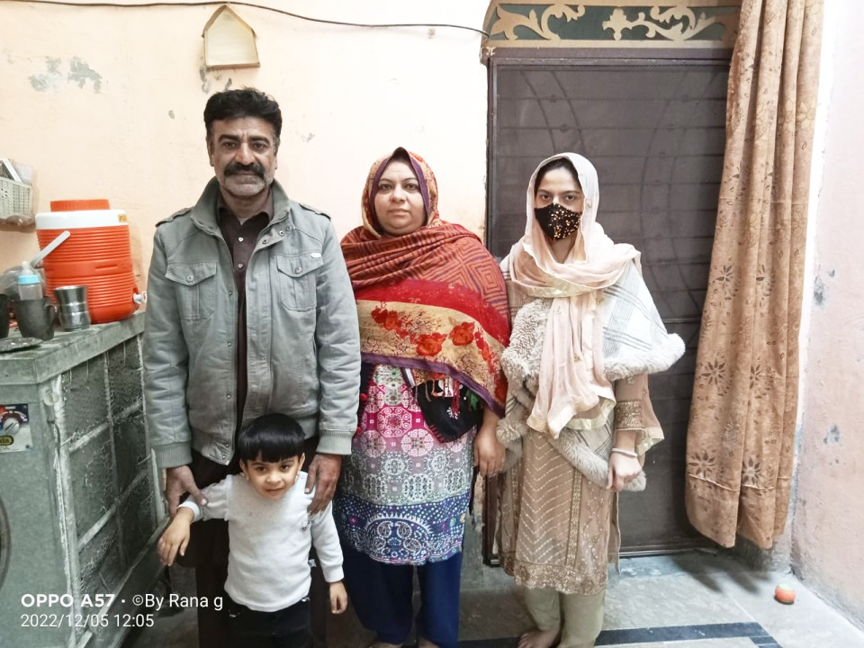 Spices Packing & Salesman