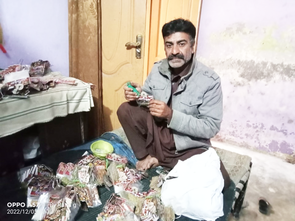 Spices Packing & Salesman