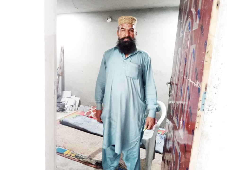 Confectionary Items Salesman 