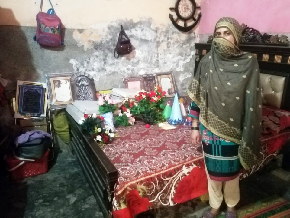 Artificial flower making and Decoration pieces