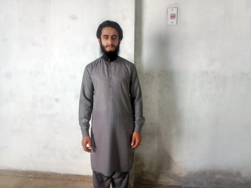 Artificial Jewelry Salesman