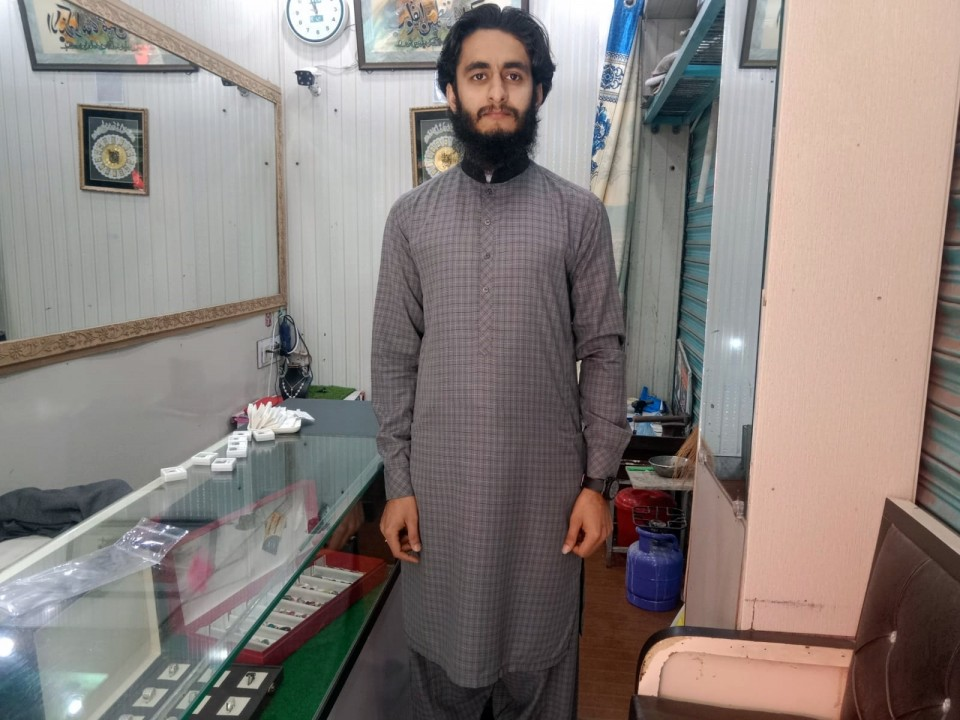 Artificial Jewelry Salesman