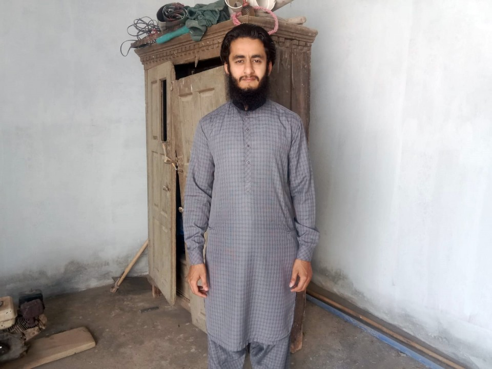 Artificial Jewelry Salesman