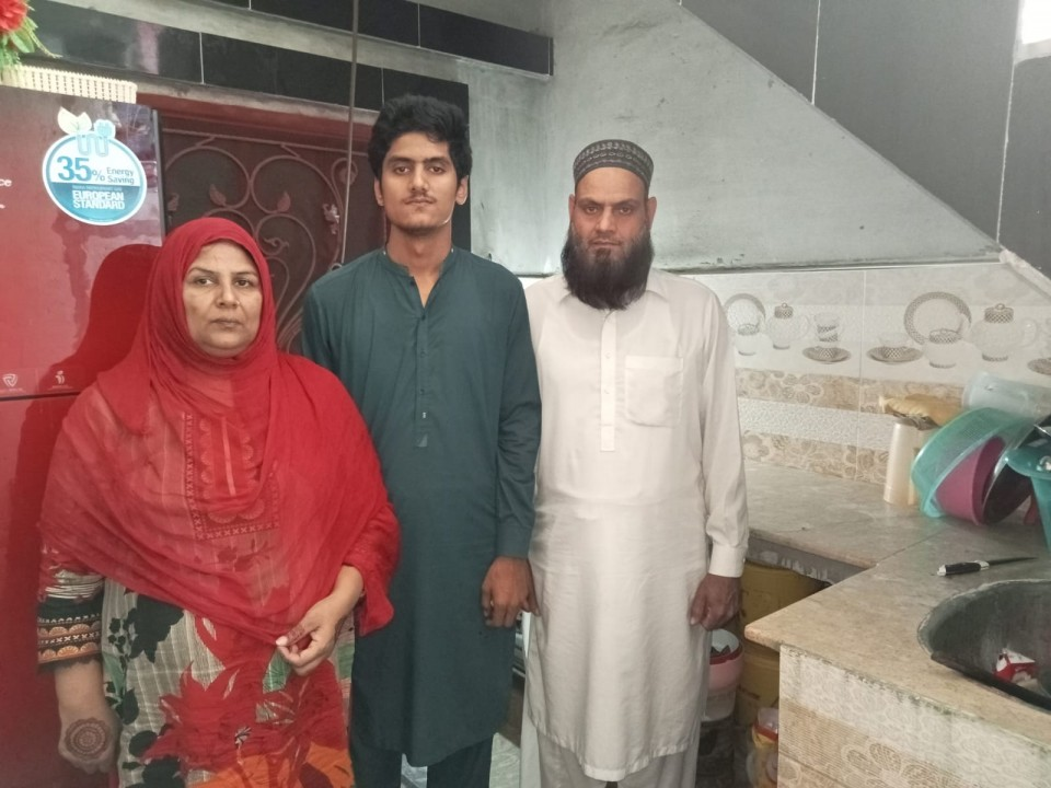 Mobile accessories shop 