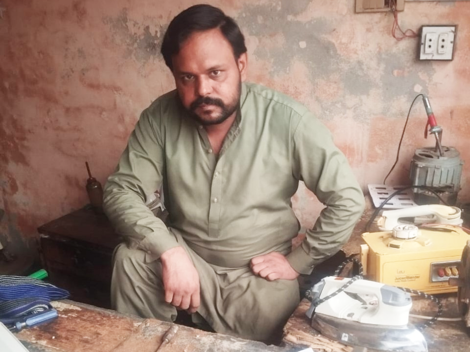 Electronics repairing shop