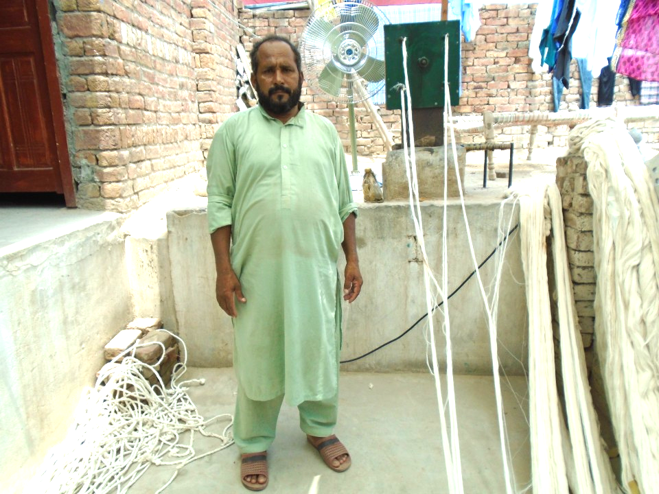 Yarn knitting (Waan Bunai)